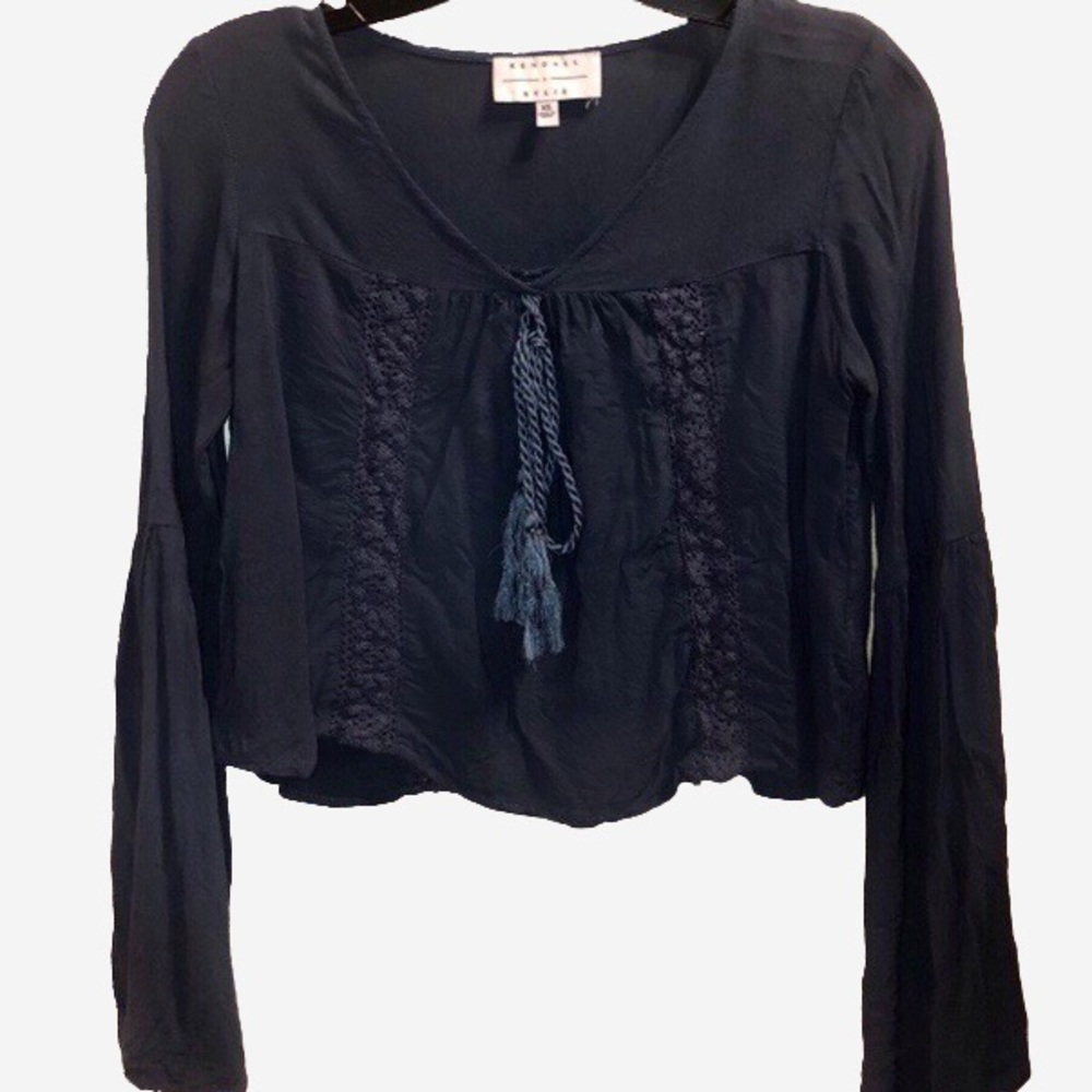 Kendall and Kylie navy flowy sleeve crop t…